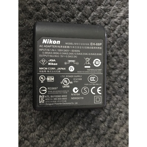 Nikon EH-68P Battery Charger OEM Retractable Plug Works Tested Genuine Japan - Picture 1 of 3